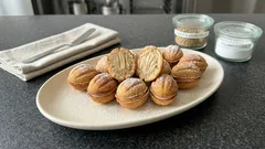 Plněné ořechy do formiček: křehké skořápky a ořechový krém, co drží tvar